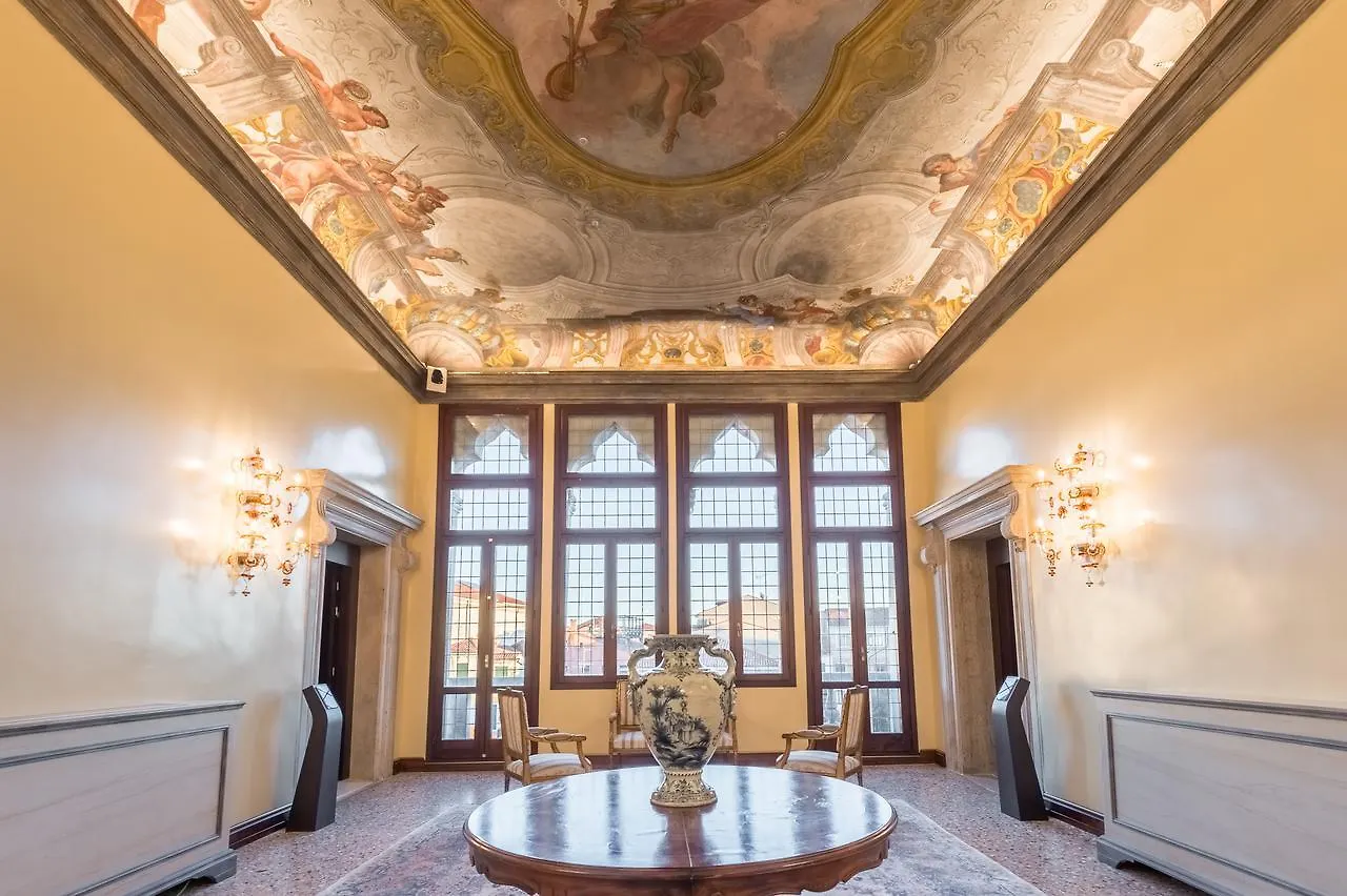 *****  Hotel Nani Mocenigo Palace Venice Italy